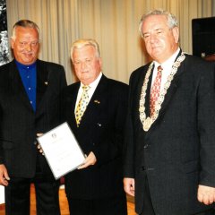 Ehem. Stadtverordnetenvorsteher Wolfgang Bödicker, Bürgermeister a.D. Walter Herbst und damaliger Bürgermeister Peter Frosch